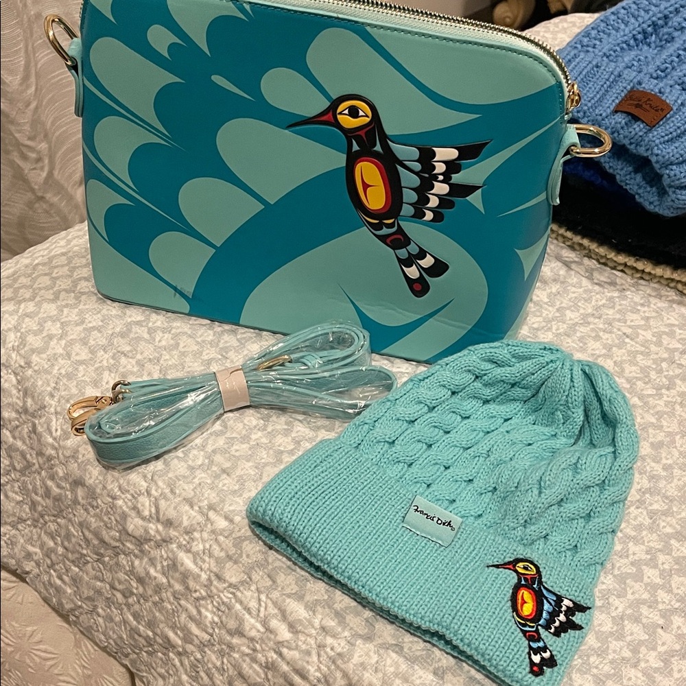 Woman Turquoise Bag and Beanie Set